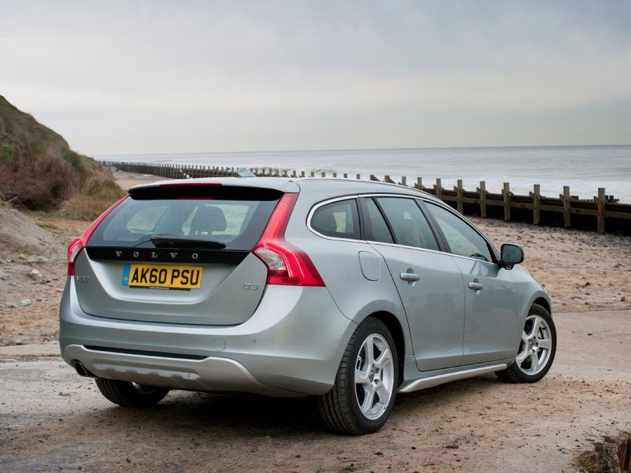  Volvo V60 D3 2010 года  (UK) (фото 17 из 21)